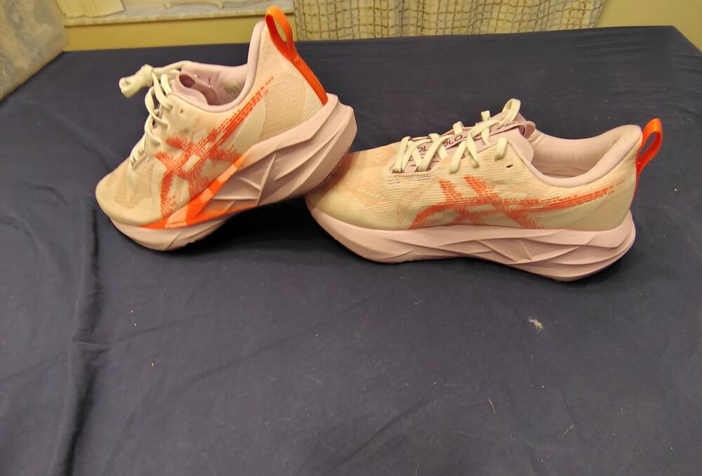 ASICS Novablast 5 Women's Running Sneakers White Coral W9.5